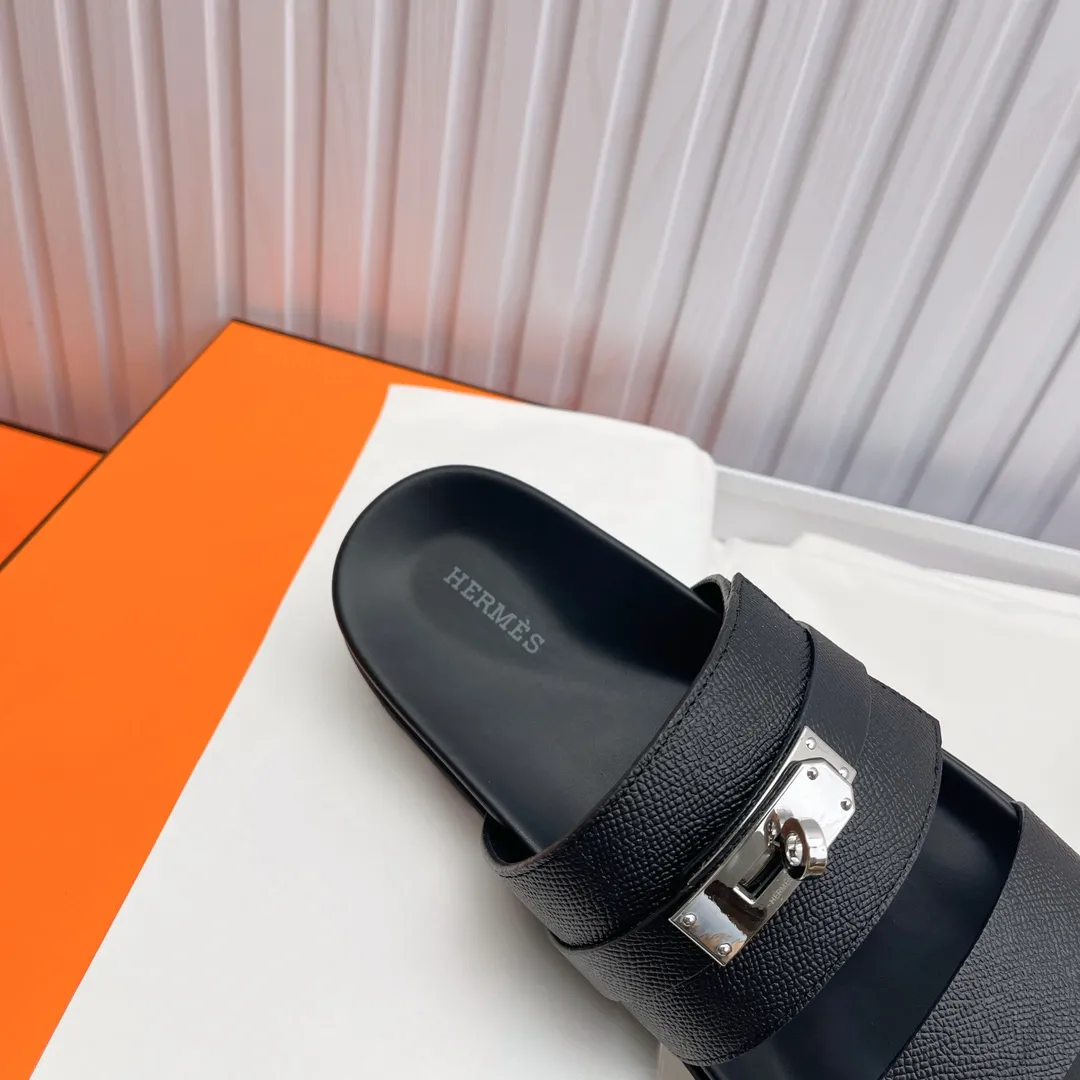 👟👟Ex-factory price 480👟👟 High version of Hermes 🐎The extremely popular couple's second uncle slippers/the latest snake print sandals and slippers, paired with various colorful socks, so trendy!  ———————— Upper: imported cowhide/Lining: imported cowhide Outsole: Tpu non-slip and wear-resistant outsole Female 36-46.